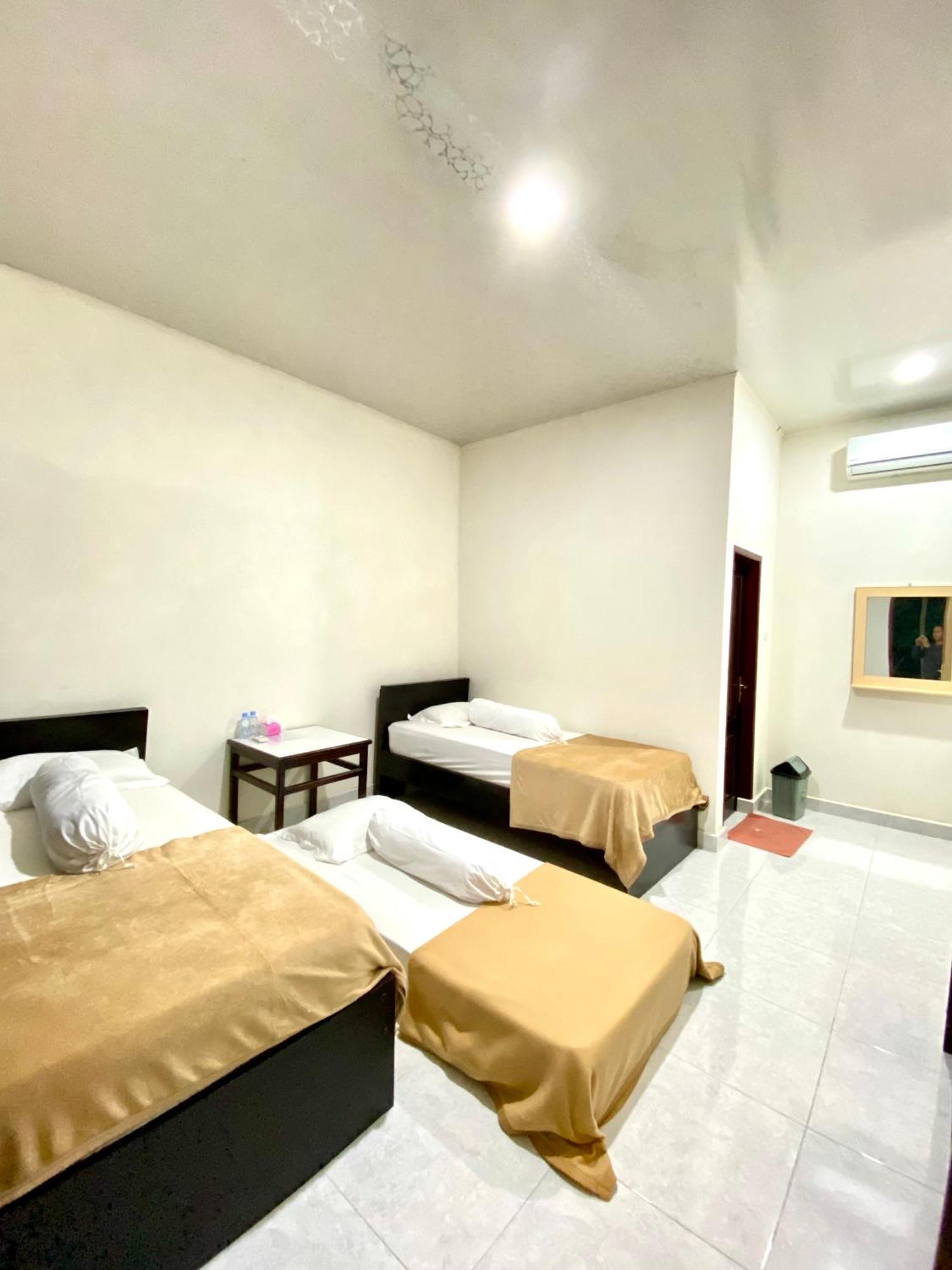 Amadeo Guest House Ratodena Luaran gambar