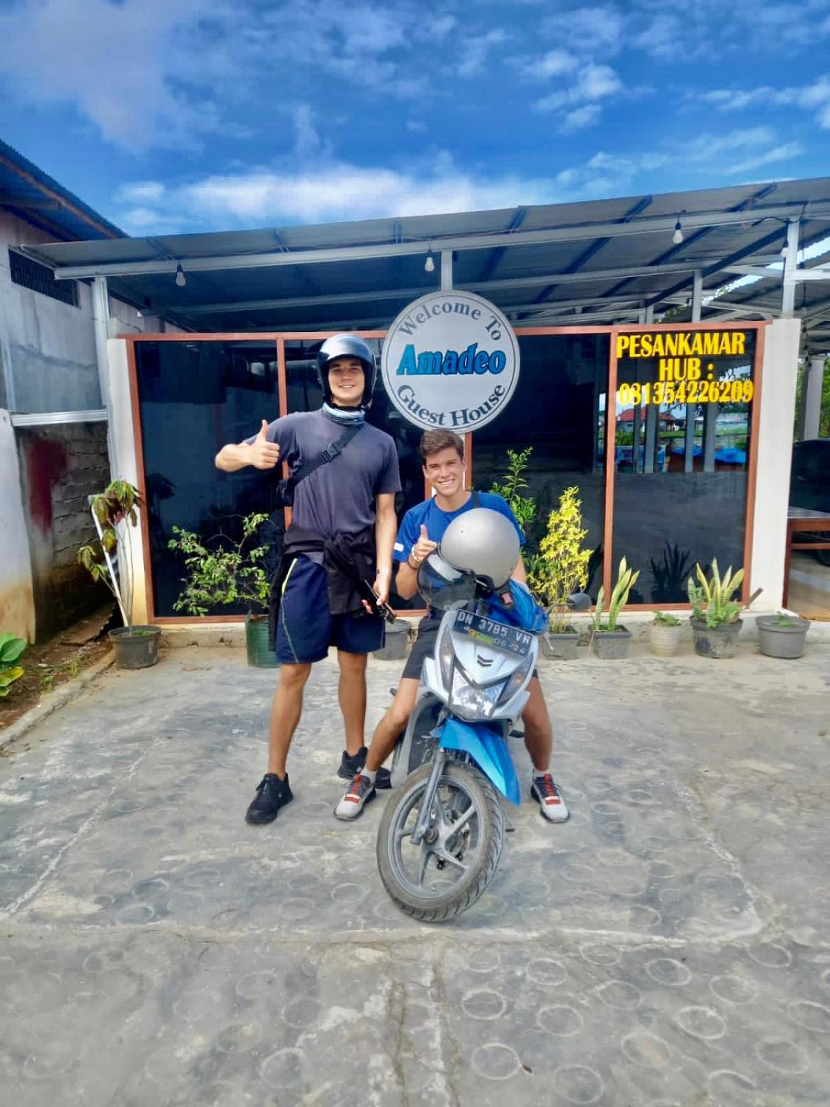 Amadeo Guest House Ratodena Luaran gambar